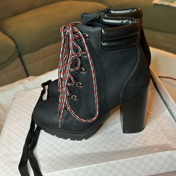 Women’s Black Combat Ankle Heeled Boots - Picture 2 of 7